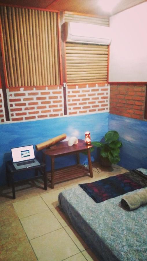 Salty Dog Hostel Telukdalem Exterior foto